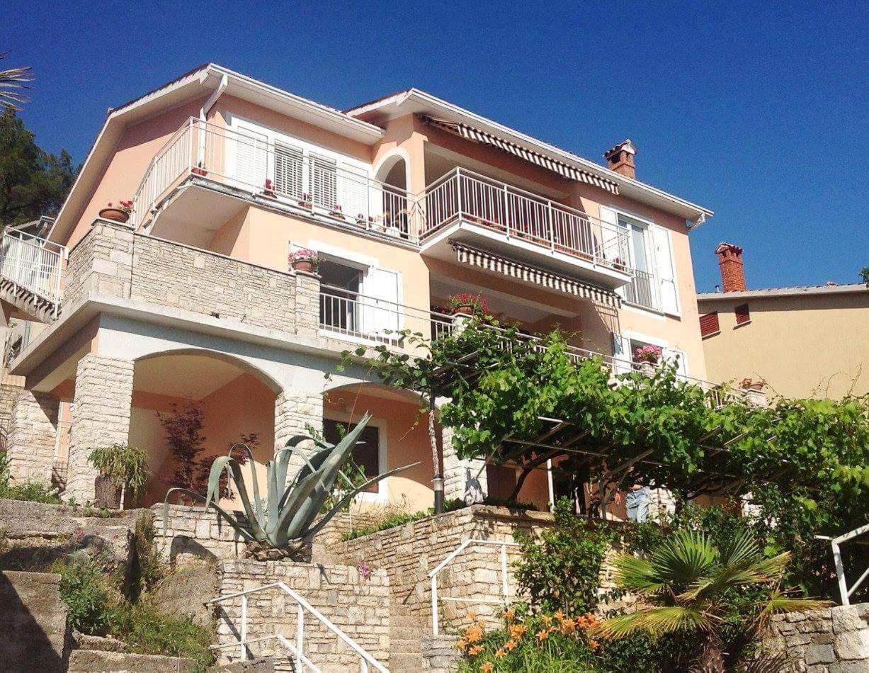 Apartments Alma Рабац Екстериор снимка